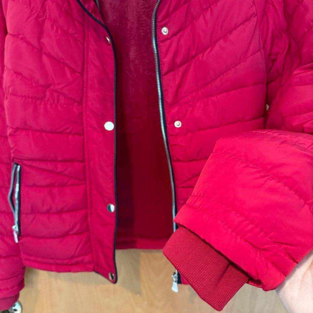 Red Jacket - Picture 6 of 7
